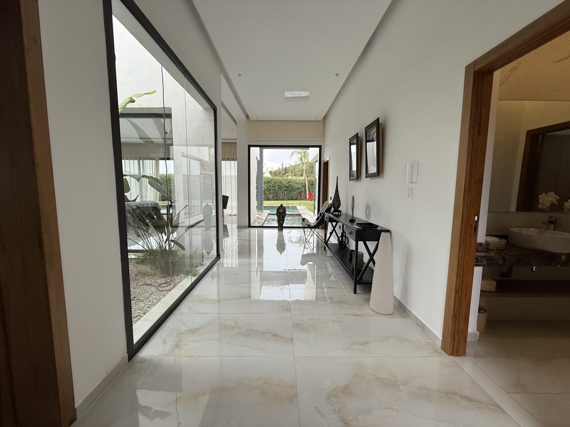 Villa contemporaine, de plain-pied, sans vis-a-vis a vendre a Route d'Amizmiz, Marrakech